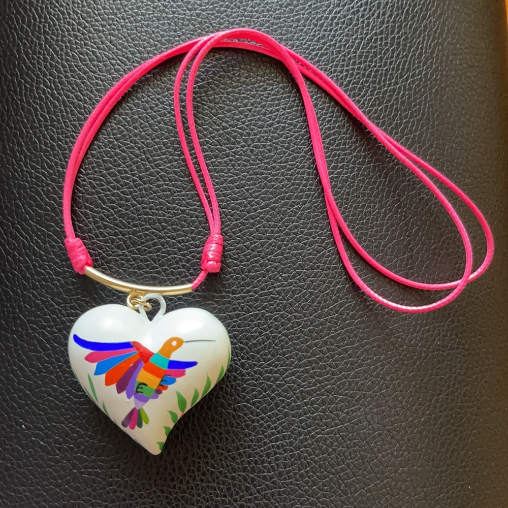 Beauty Peacock white heart stone pendant necklace